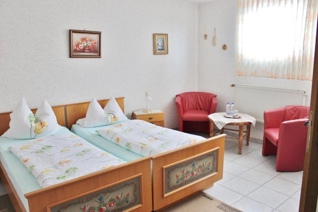 Pfaelzer Stuben Hotel Landstuhl Bagian luar foto