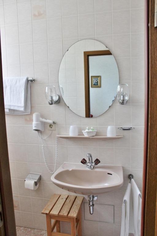 Pfaelzer Stuben Hotel Landstuhl Bagian luar foto