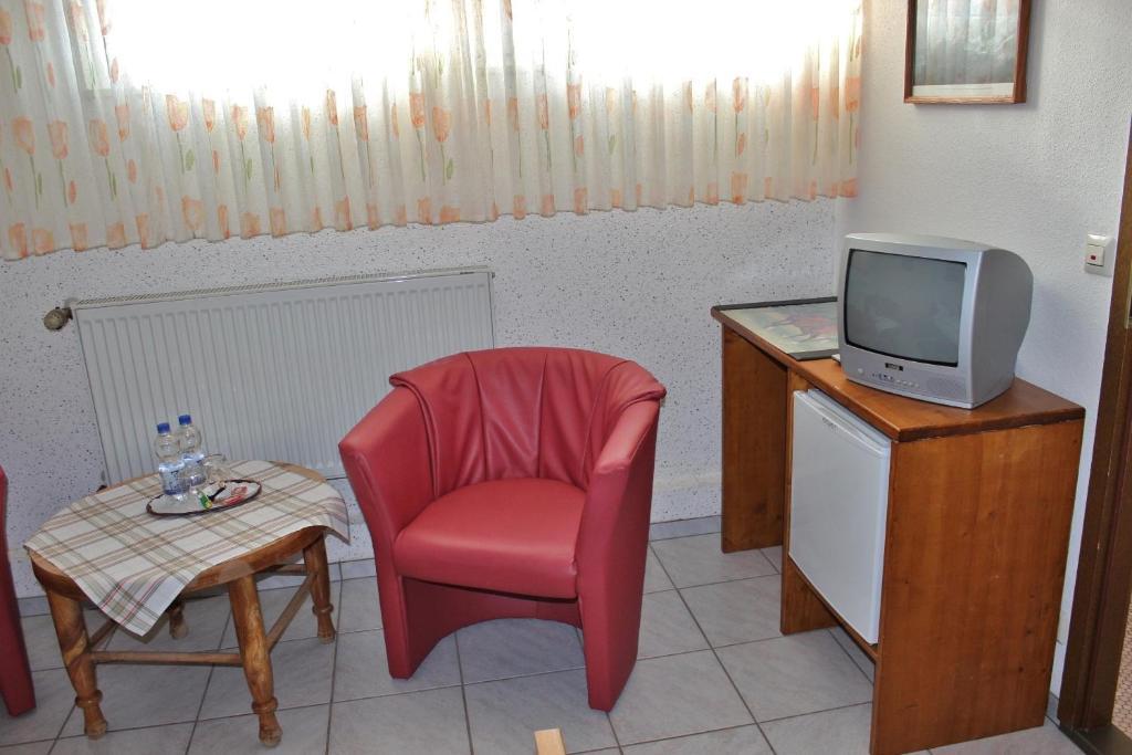 Pfaelzer Stuben Hotel Landstuhl Bagian luar foto